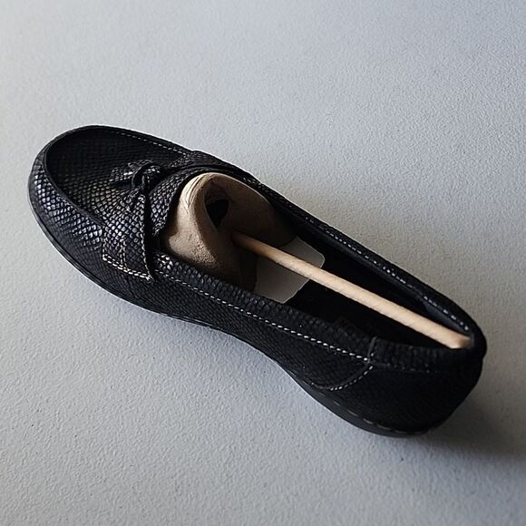 Clarks Black Snake Pattern Comfort Loafers - Picture 2 of 7